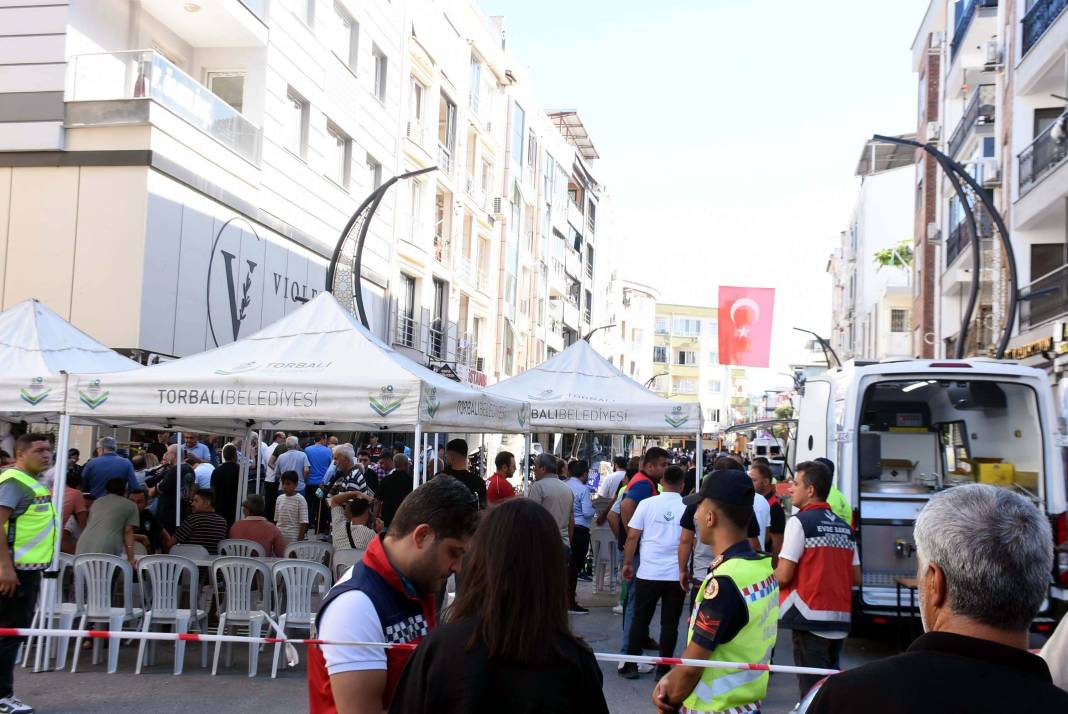 İzmir’deki faciada hasar tespit çalışmaları başladı 14